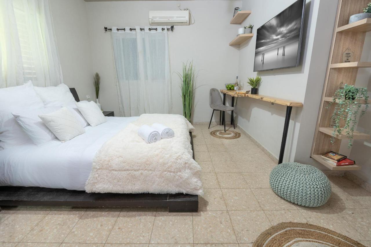 Ferienwohnung Day And Night -יום ולילה Eilat Exterior foto