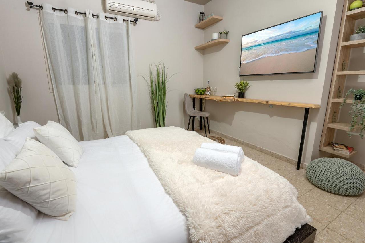 Ferienwohnung Day And Night -יום ולילה Eilat Exterior foto